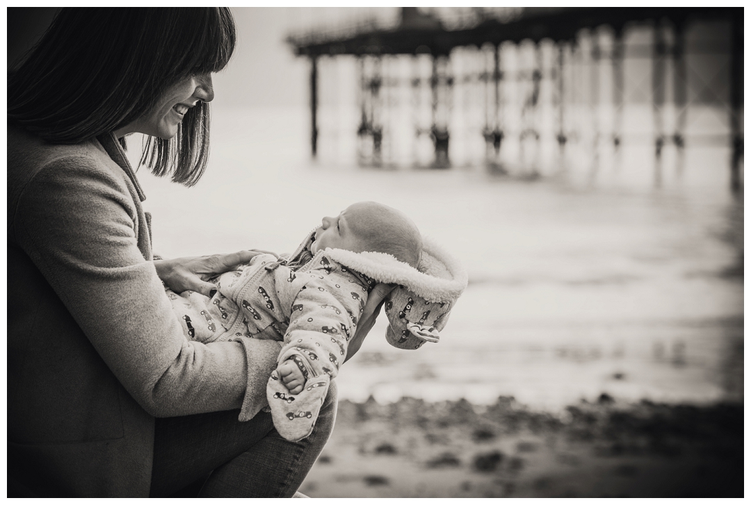 mummy and baby pictures, baby photography, locations portraits, black and white family photography